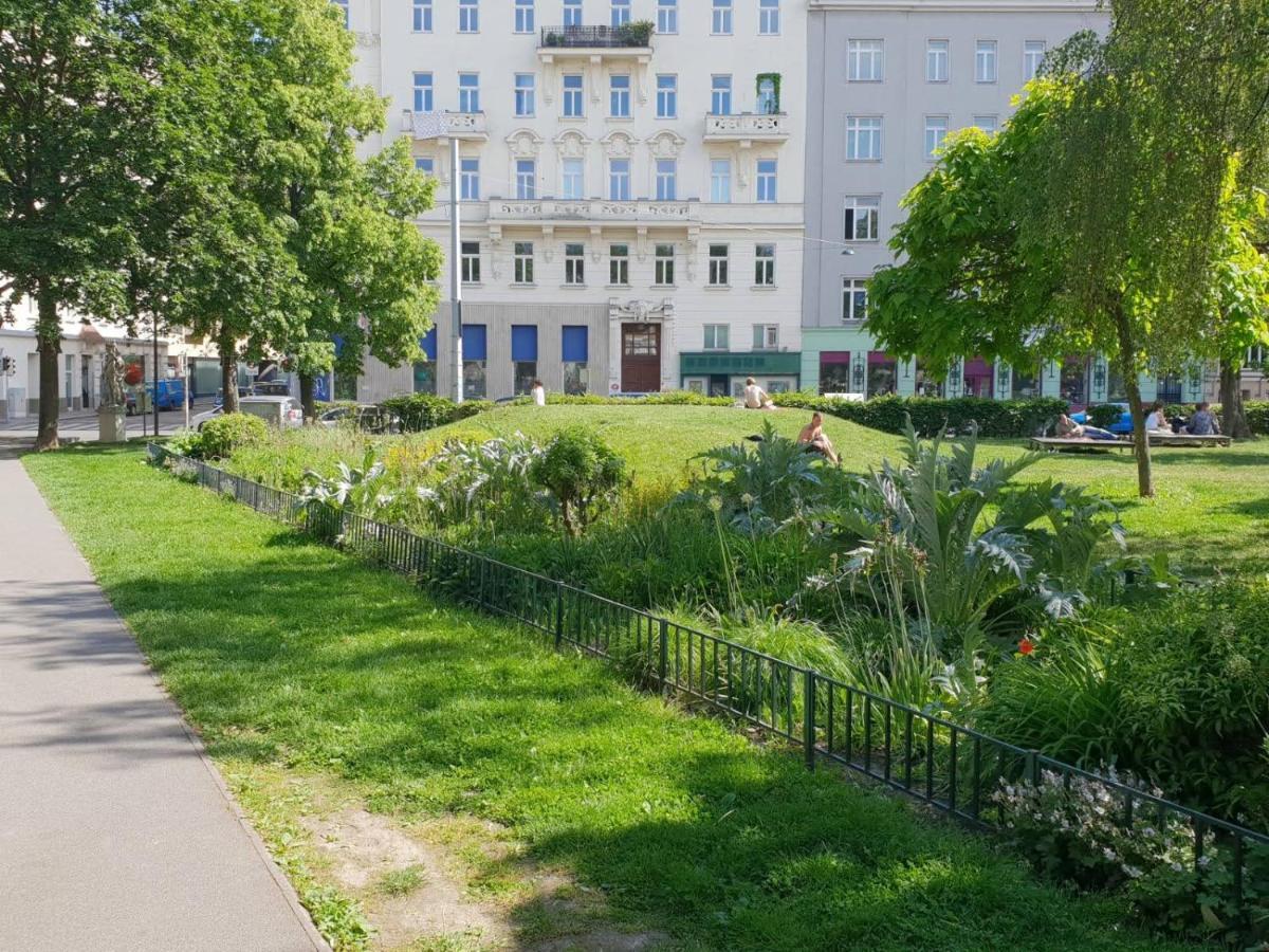 Mauthaus Schoenbrunn Vienna Luaran gambar